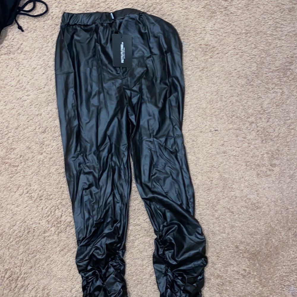 Women’s Black Ruched Ankle Leggings